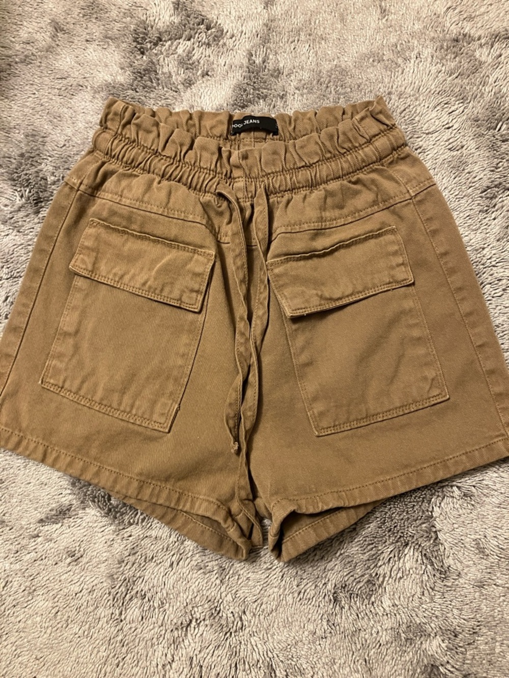 Elastic-Waist Cargo Shorts in Tan